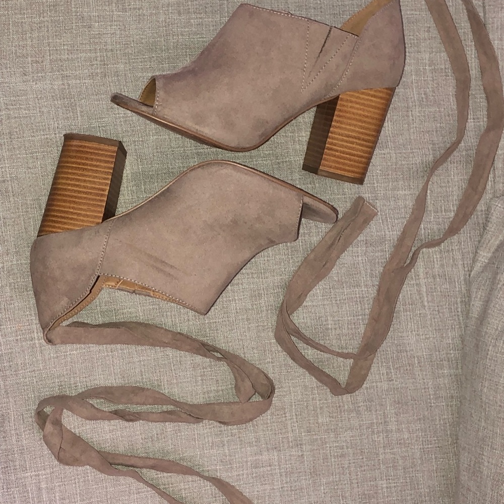 Tan sauce boots